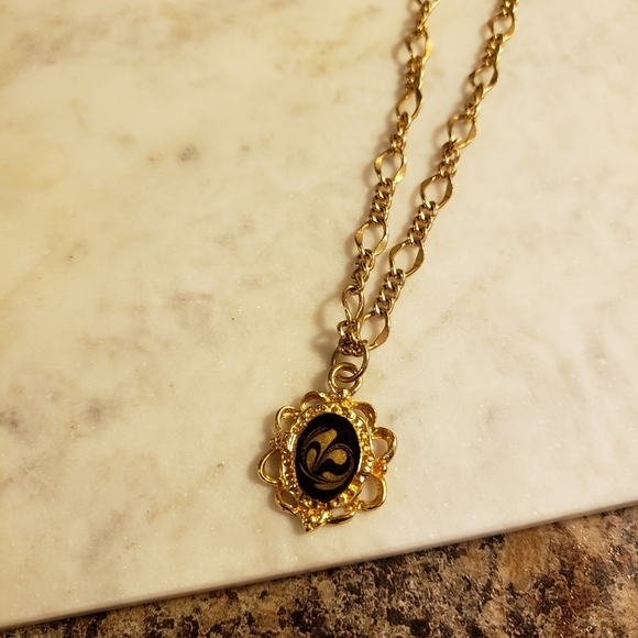 Vintage Vigaro Chain Filigree Gold Frame Black & Copper Cameo Center Necklace - Picture 2 of 14